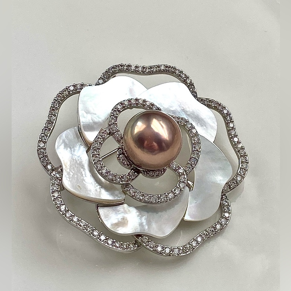 P240-Handmade Metallic Edison Pearl And Mother-of-Pearl Flower Brooch/Pendant - Picture 5 of 11